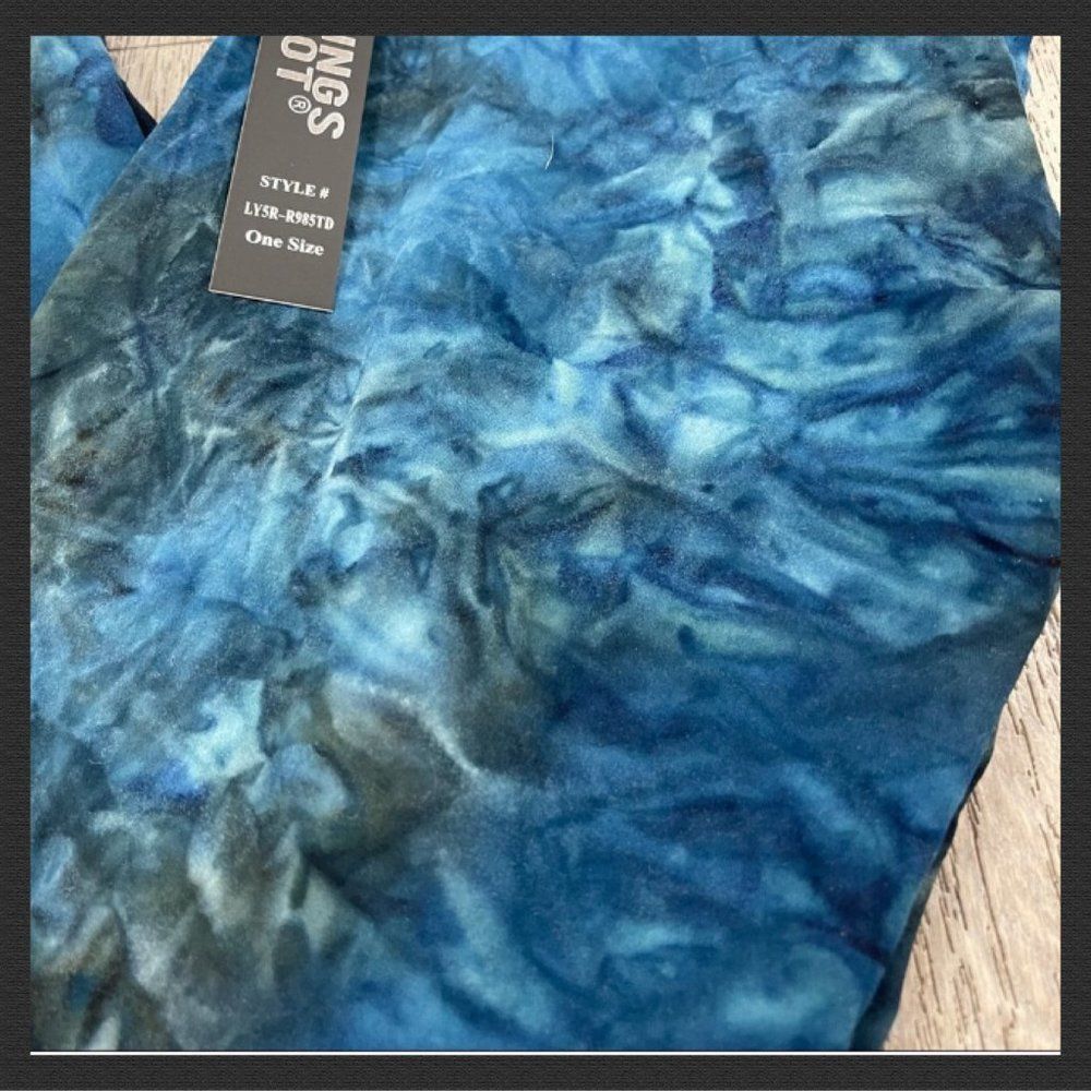 NWT, Yoga, ⛅️Ultra Soft, High-Waist Leggings in Blue Tie-Dye - One Size - Picture 2 of 2